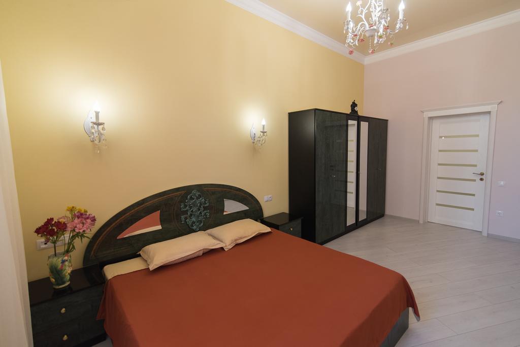 Vip Apartment In The Very Center Of Odessa With Sea View ภายนอก รูปภาพ
